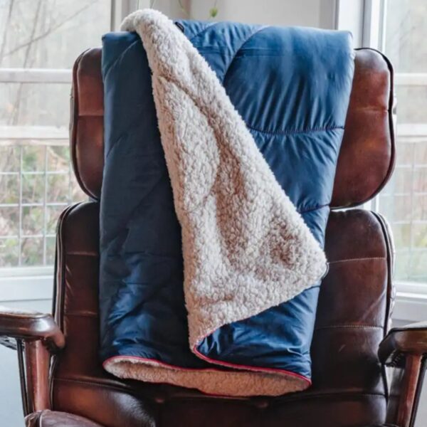 OFFLANDER MIĘKKI KOC PLED KEMPINGOWY GRANATOWY 200 x 140 - obrazek 6